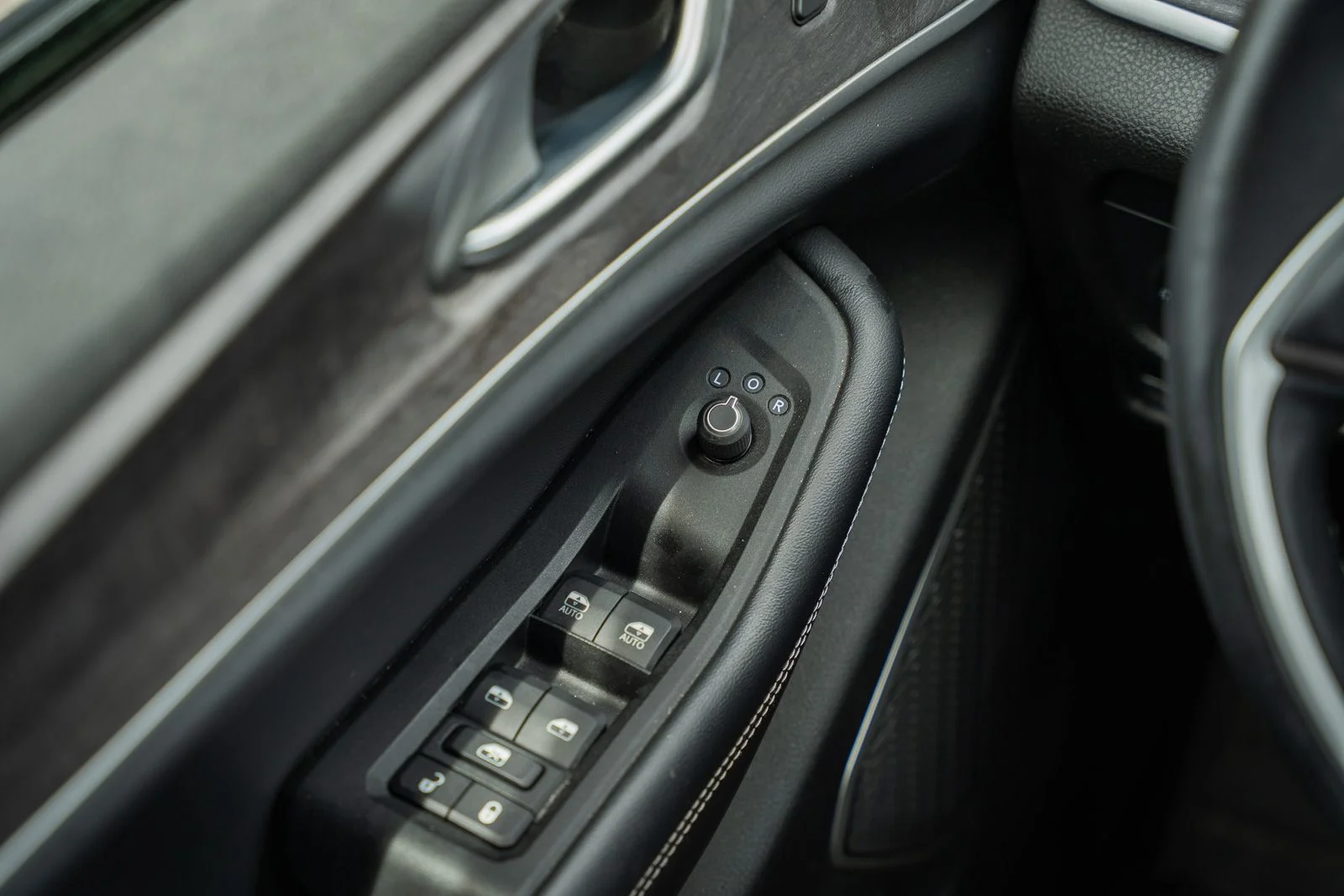 Used 2021 Black Jeep Limited image 29