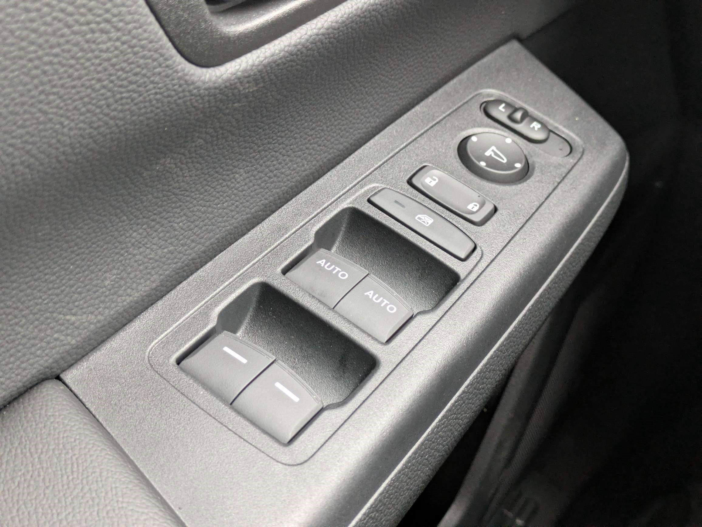 Used 2026 Platinum White Pearl Honda EX image 30