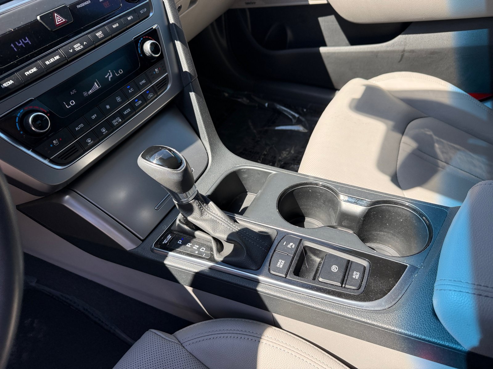 Used 2017 Silver Hyundai Limited image 13