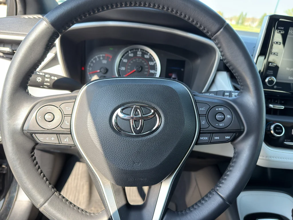 Used 2019 Midnight Black Metallic Toyota SE image 13