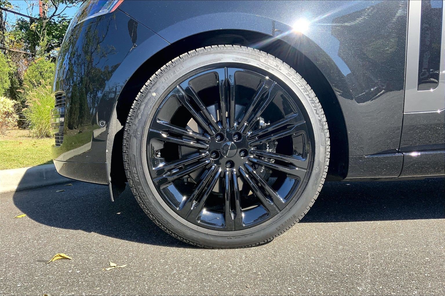 Certified Used 2026 Santorini Black Metallic Land Rover SE image 5