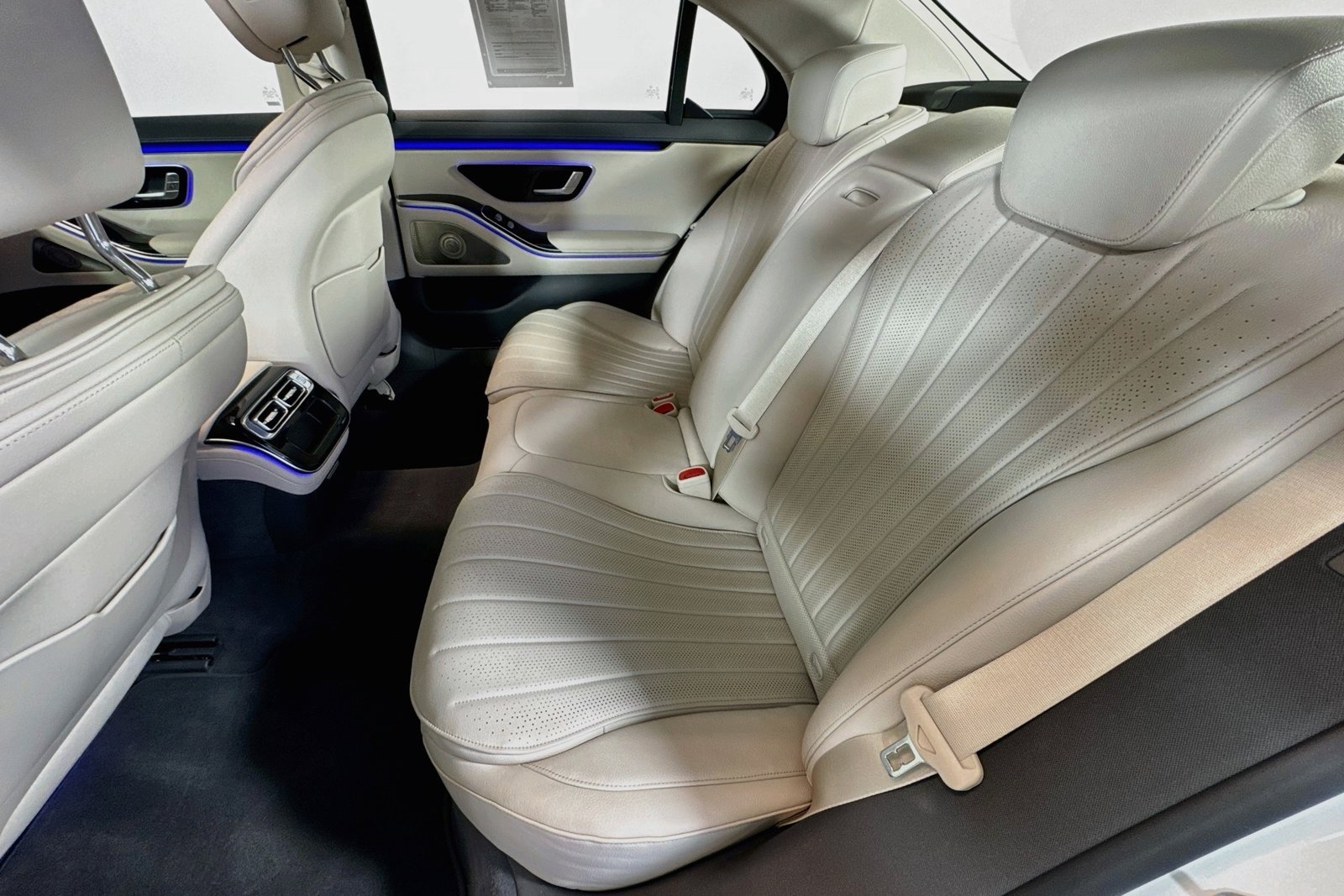 Used 2023 Manufaktur Diamond White Mercedes-Benz S 500 image 23