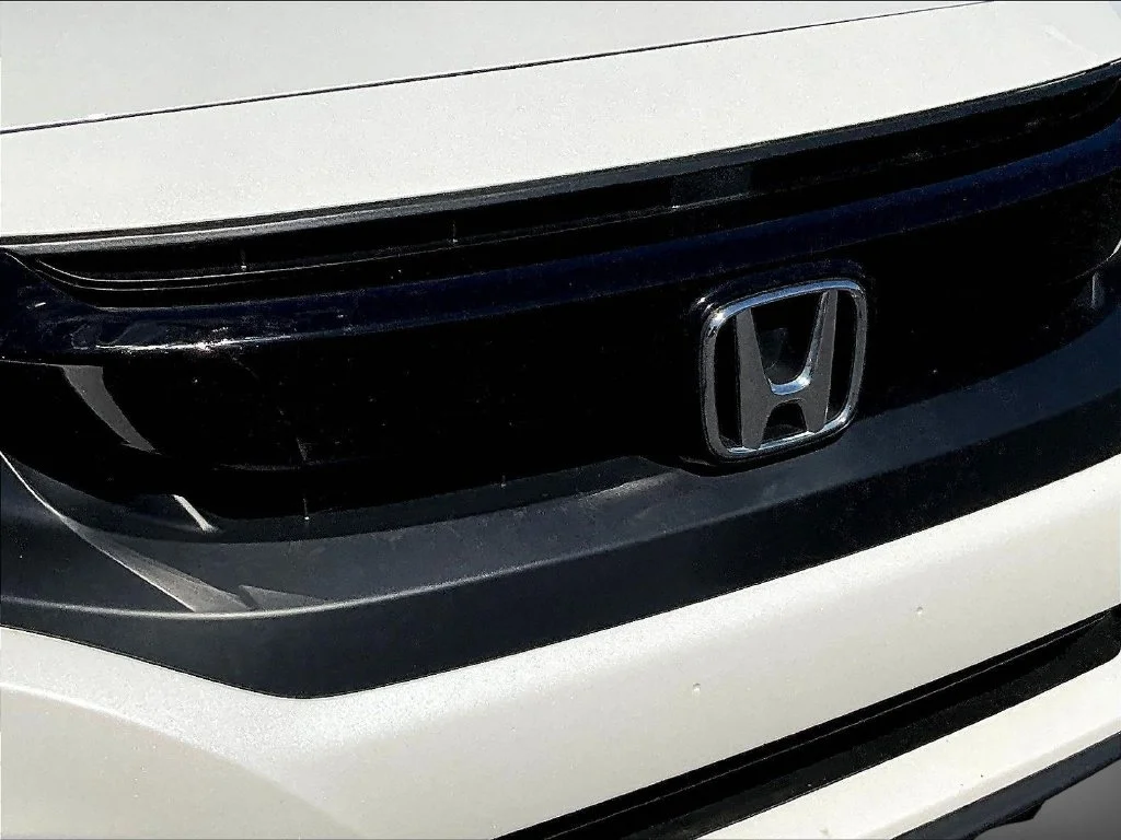 Used 2020 Platinum White Pearl Honda Touring image 32