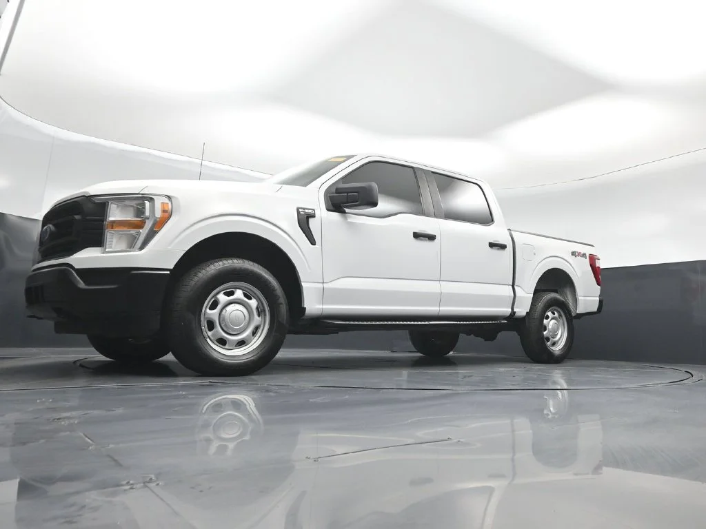 Used 2021 White Ford XL image 36