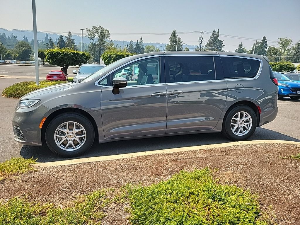 Used 2023 White Chrysler Touring L image 2