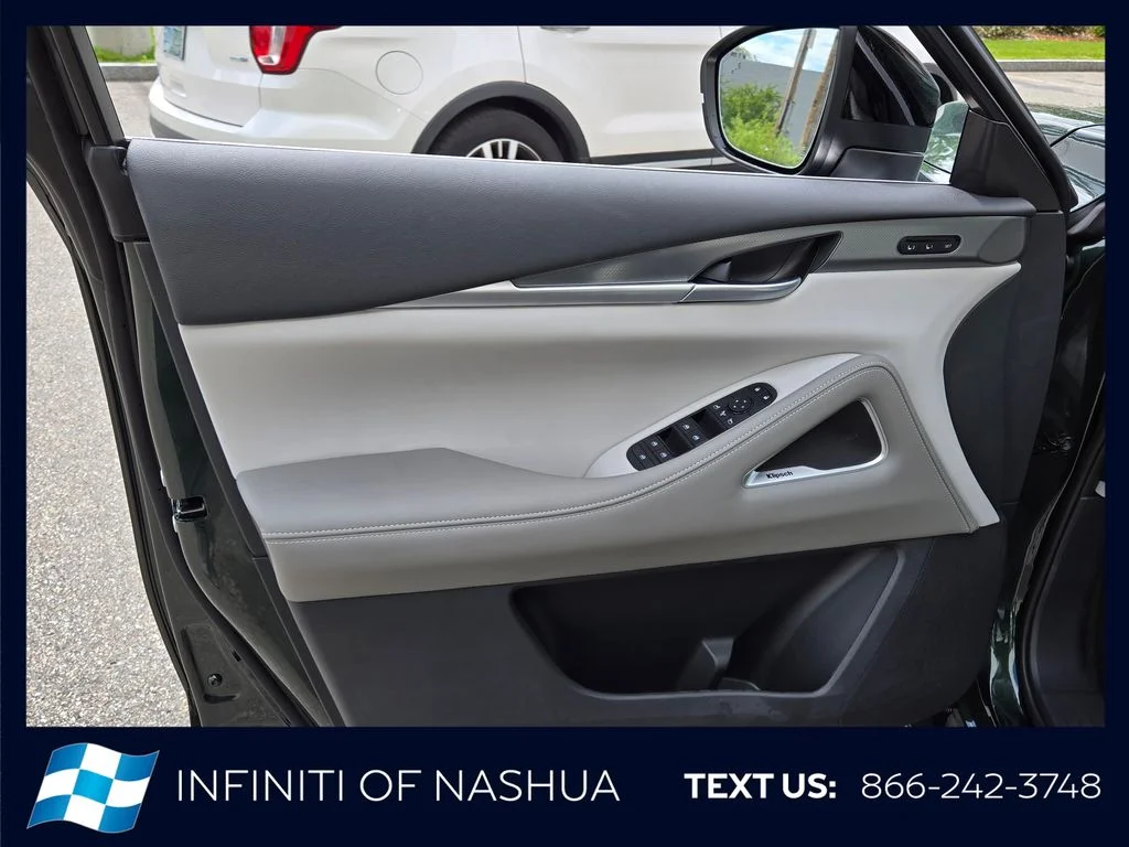 New 2027 DEEP EMERALD INFINITI Luxe AWD image 8