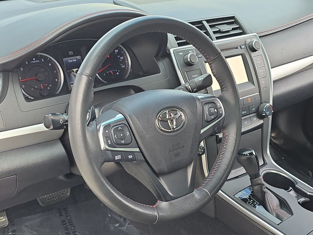 Used 2017  Toyota SE image 18