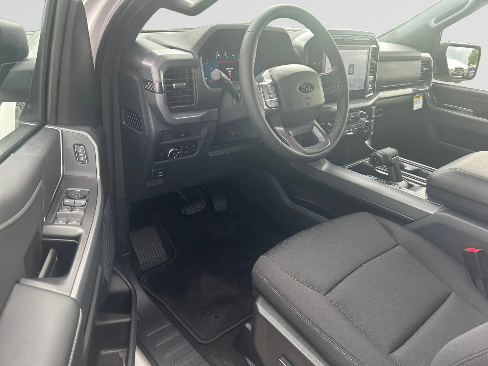 New 2026 Oxford White Ford XLT image 13