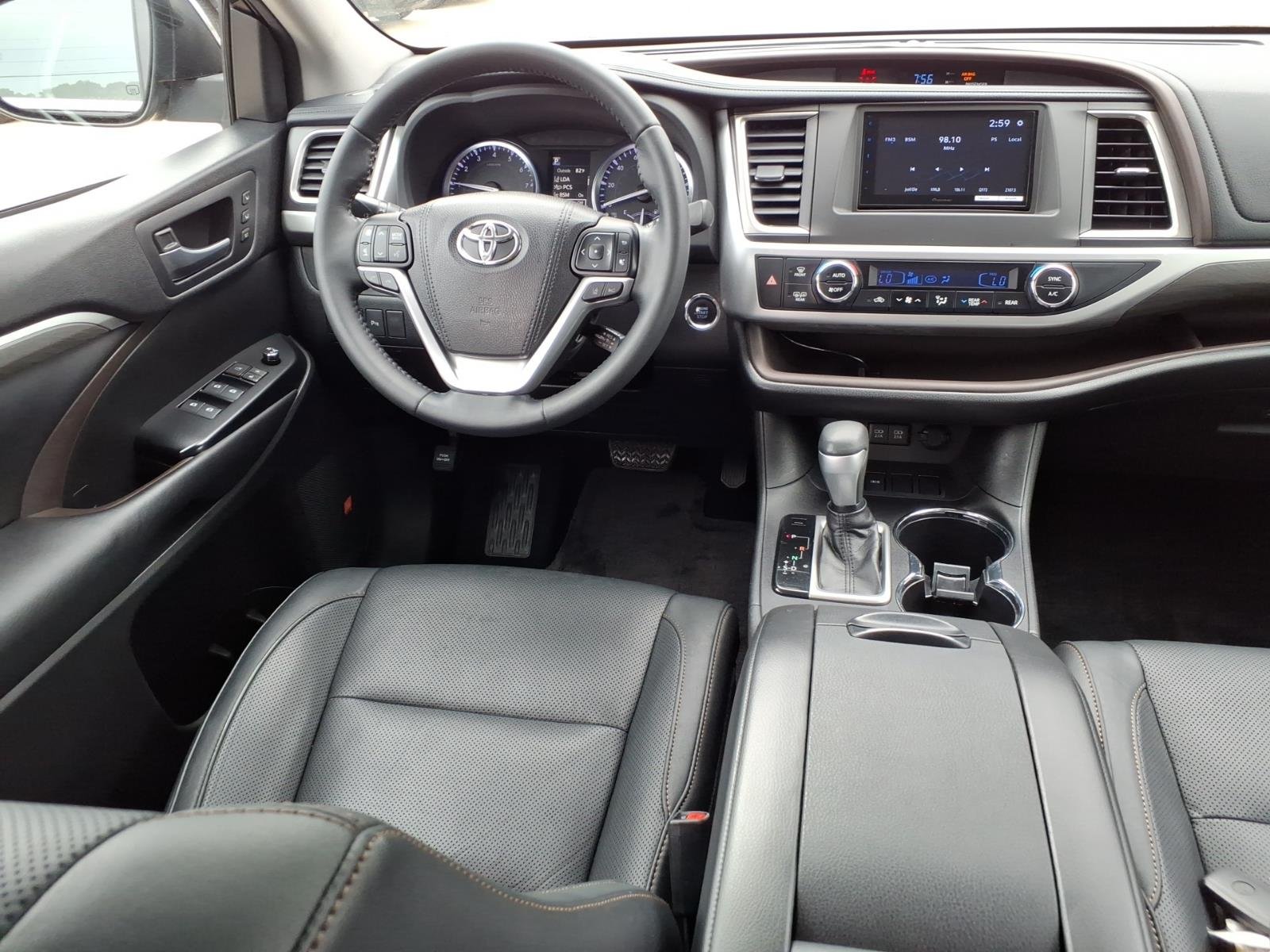 Used 2018 Midnight Black Metallic Toyota Limited 4dr SUV image 4
