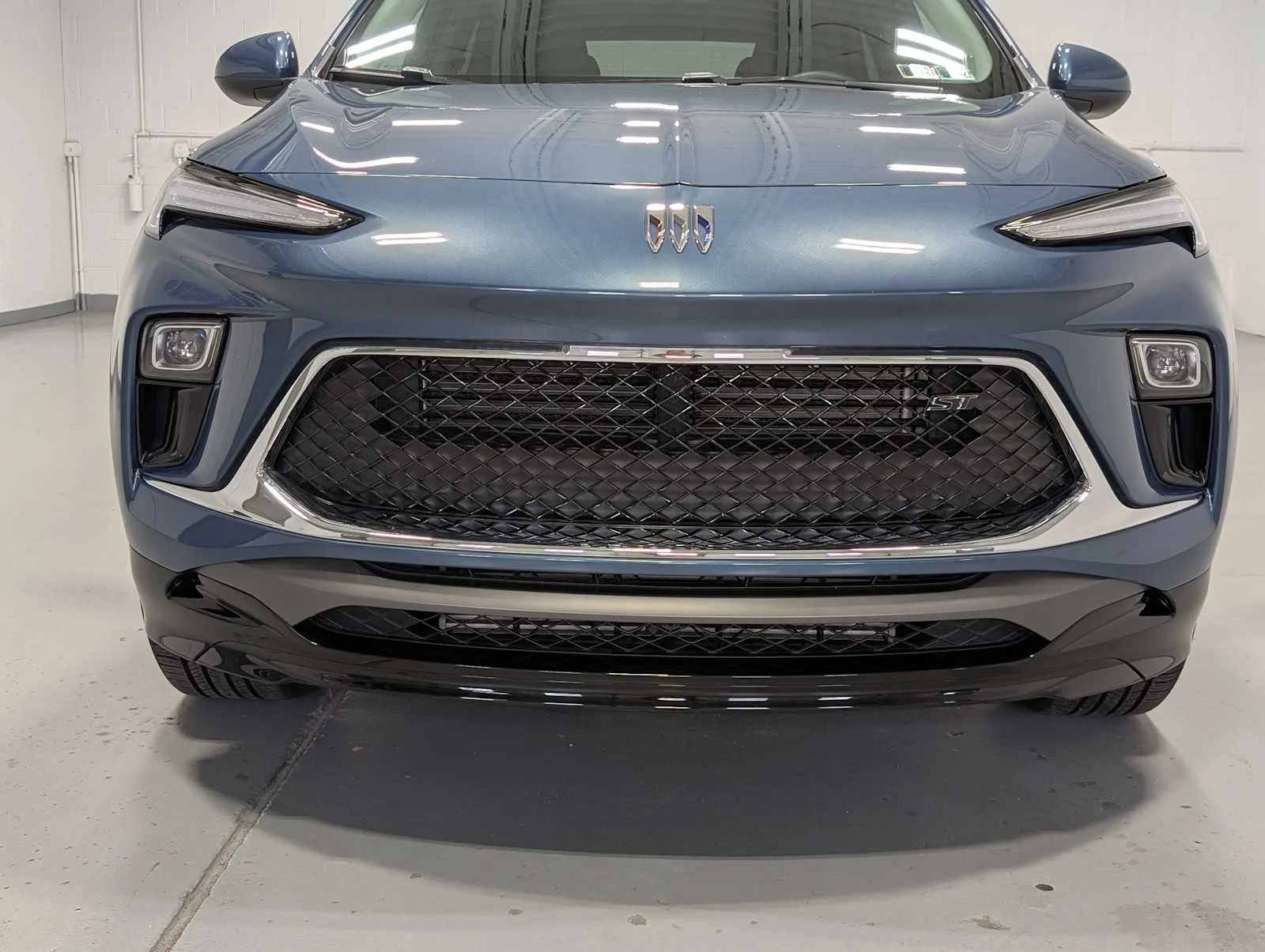 Used 2024 BLUE Buick Sport Touring image 2