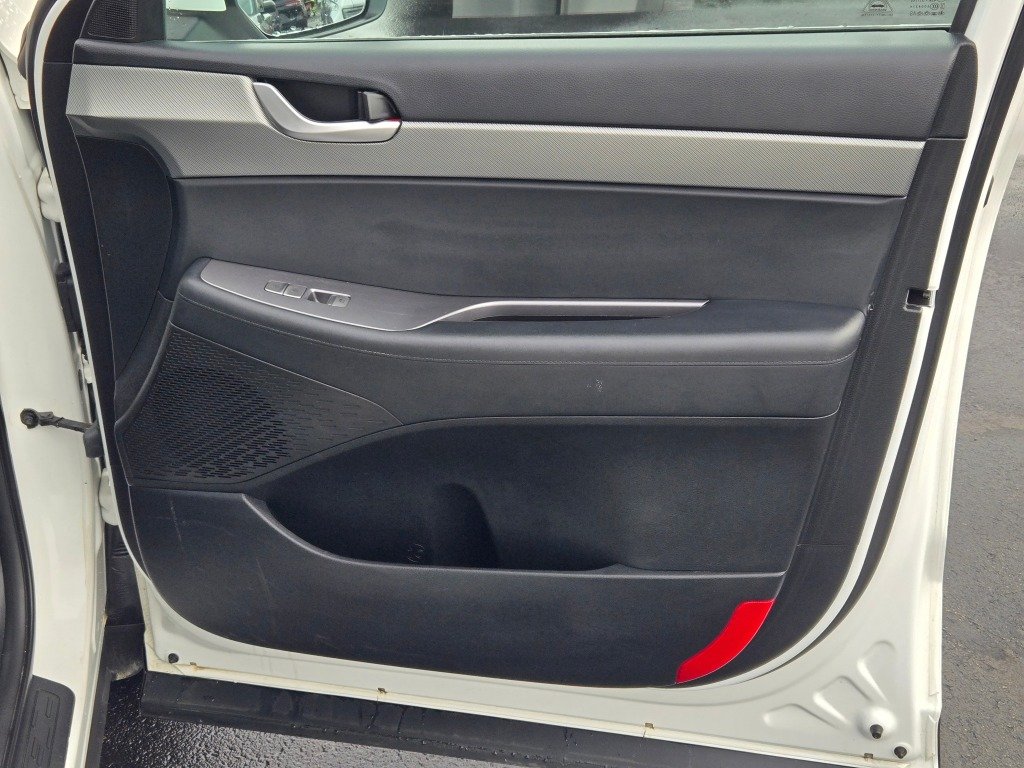 Used 2025 White Hyundai SEL image 5