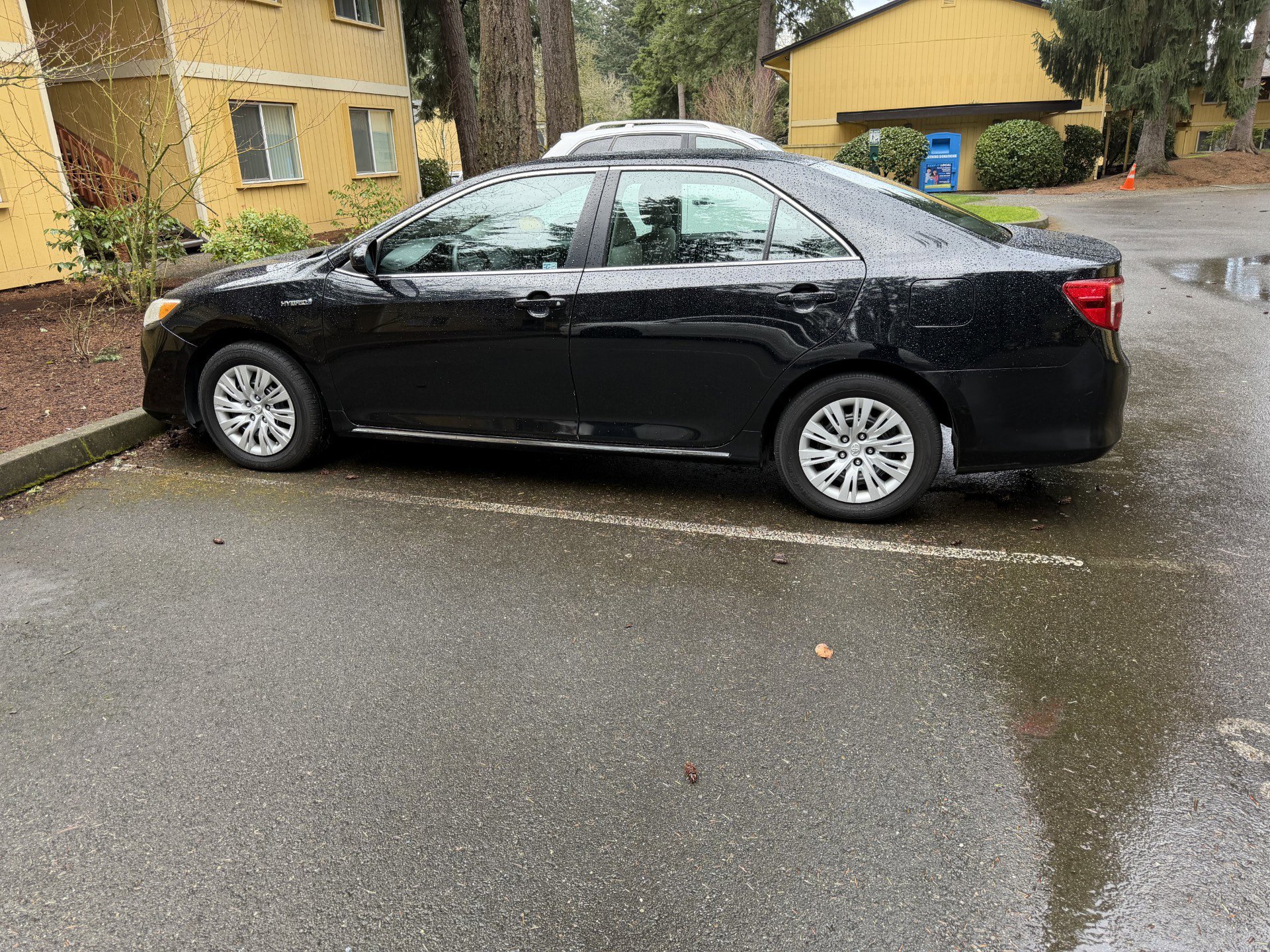 2013 Toyota Camry LE Hybrid