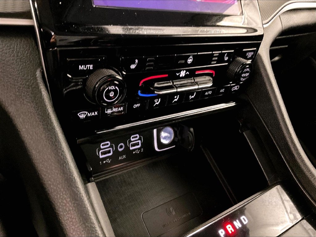 Used 2023 Red Jeep Laredo image 25