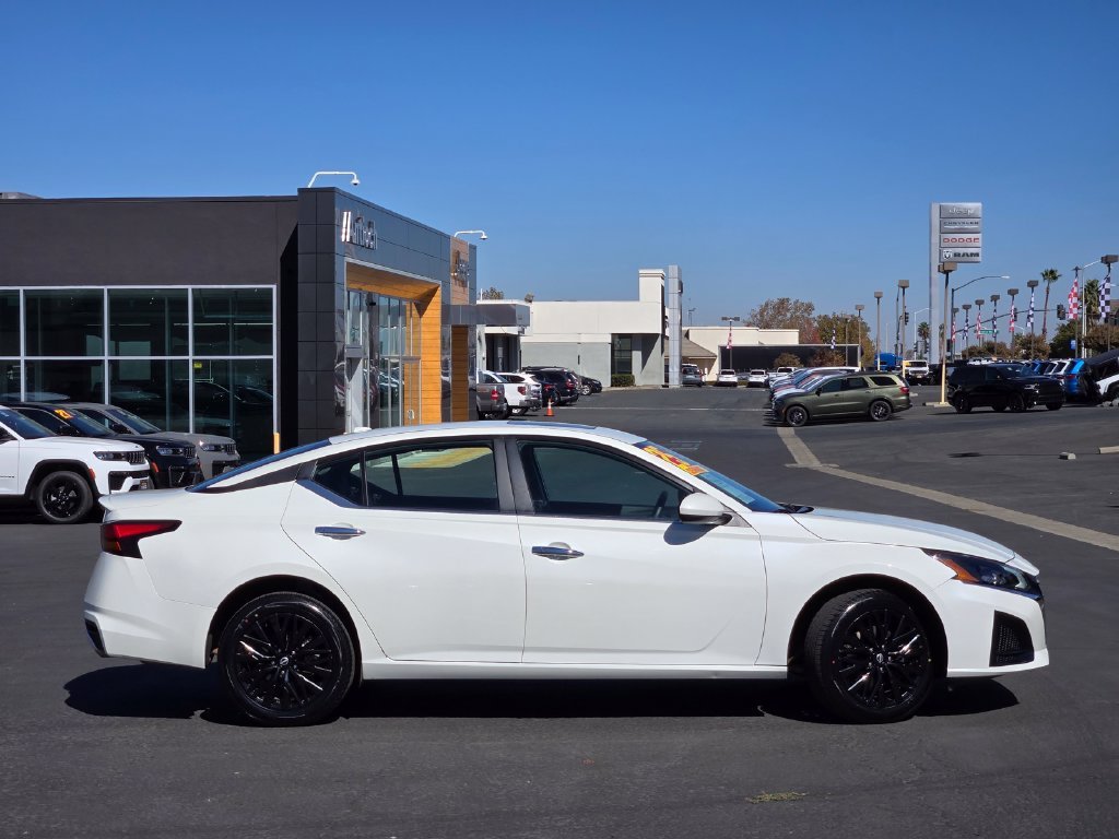 Certified Used 2025 White Nissan 2.5 SV image 3