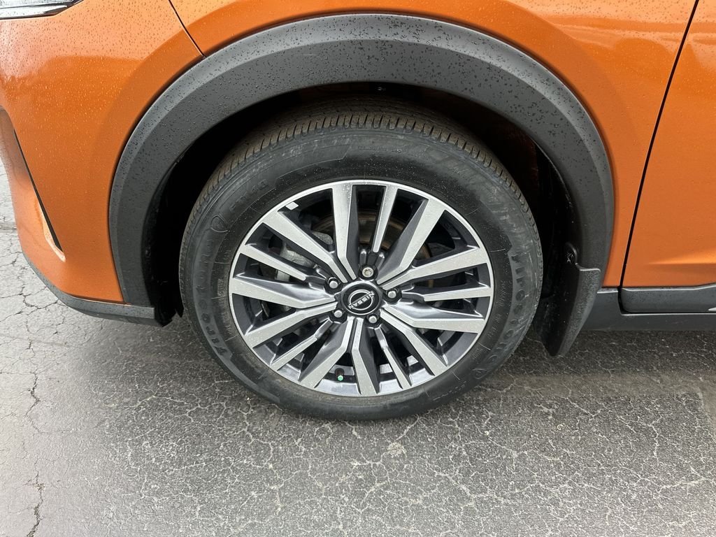 Used 2023 Orange Nissan SR image 12