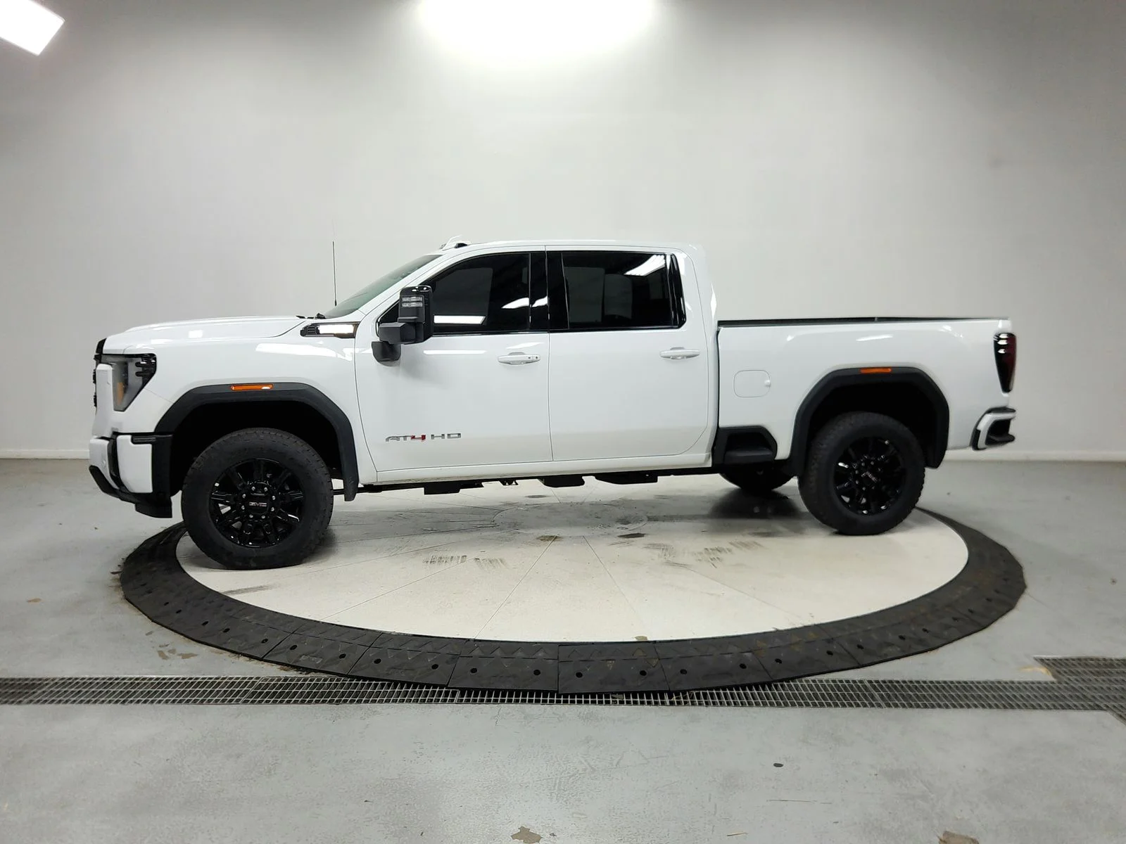 Used 2026 White GMC AT4 image 5