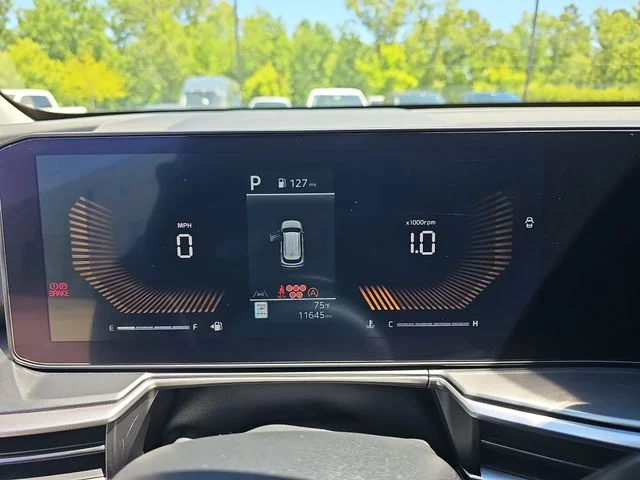 Used 2025 Red Kia LX image 19