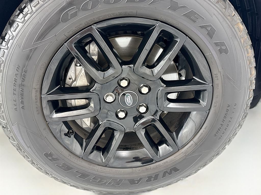 Used 2024 Fuji White Land Rover S image 31