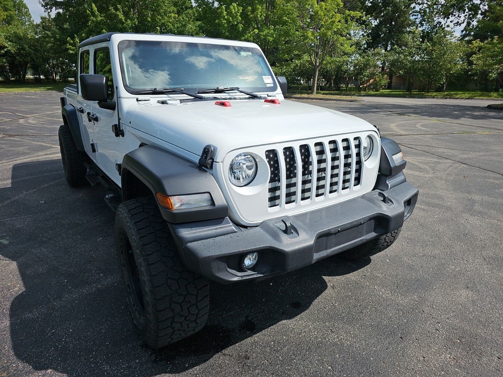 Used 2020 Bright White Clearcoat Jeep Sport S image 7