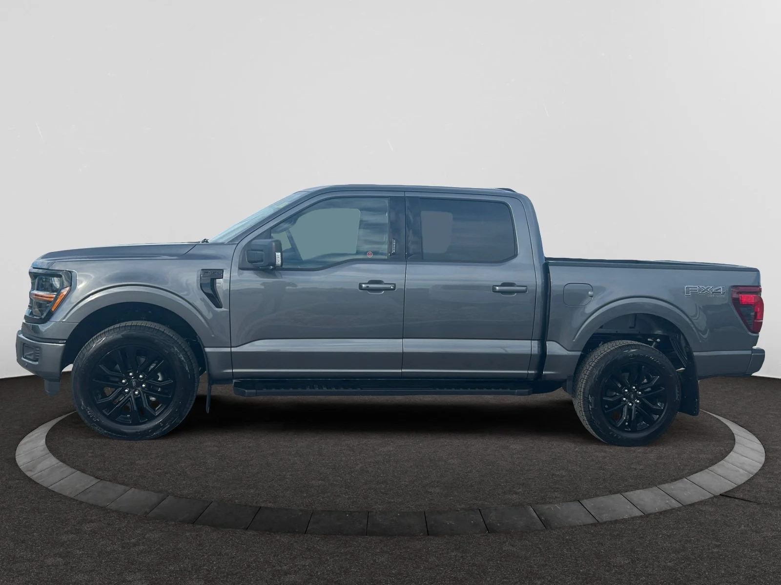 New 2026 Carbonized Grey Metallic Ford XLT image 2