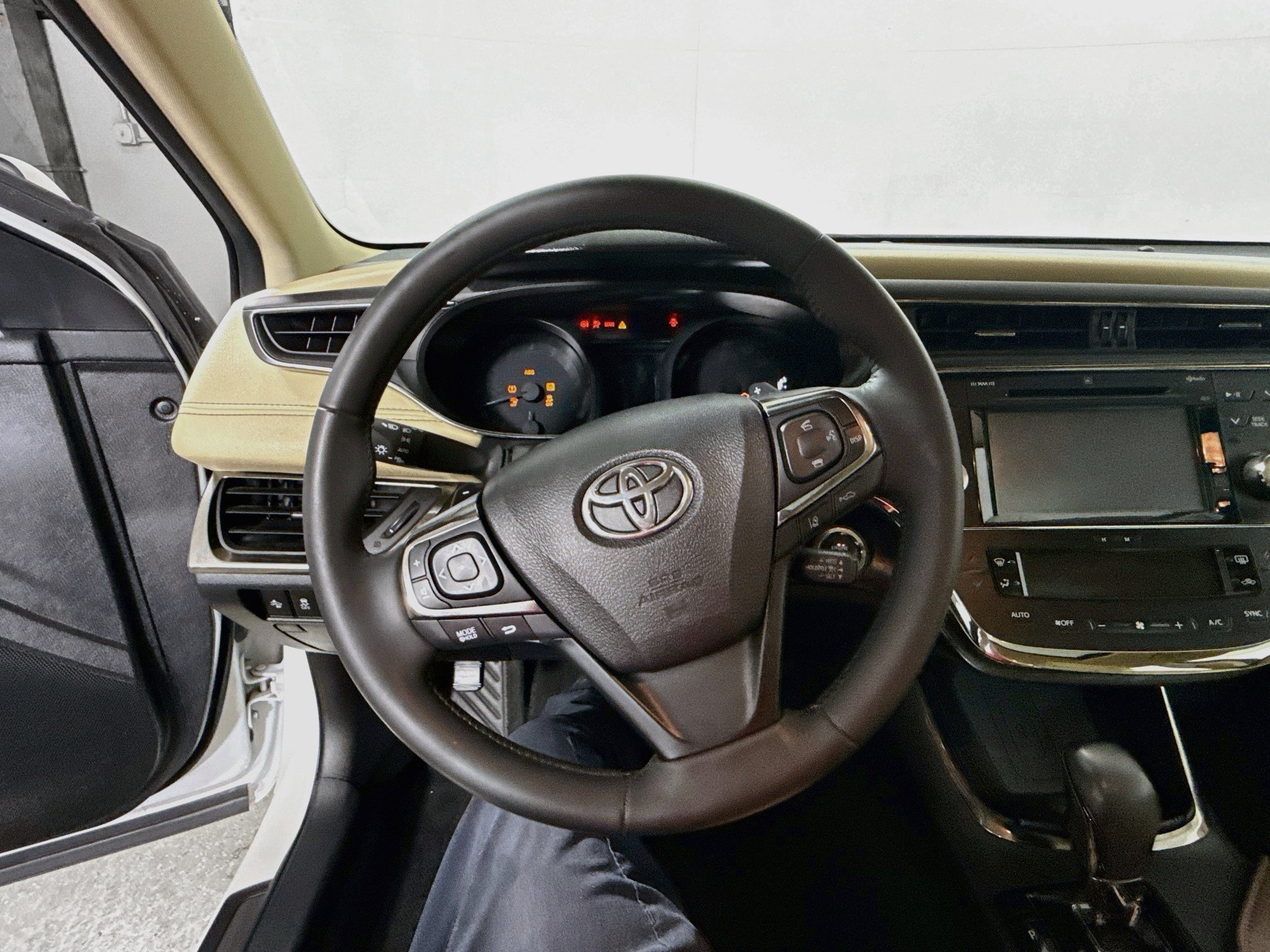 Used 2016 Blizzard Pearl Toyota Limited image 12