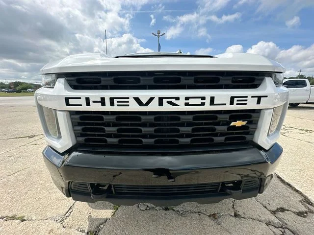Used 2023 White Chevrolet Custom image 33