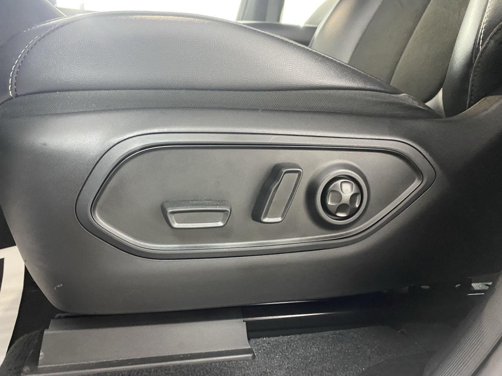 Used 2023 Bright White Clearcoat Jeep Altitude X image 18