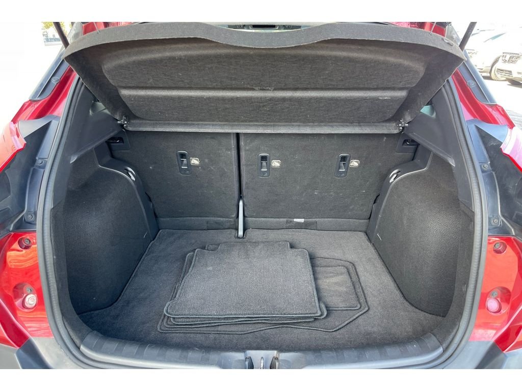 Used 2018 Cayenne Red/Super Black Nissan SR image 18