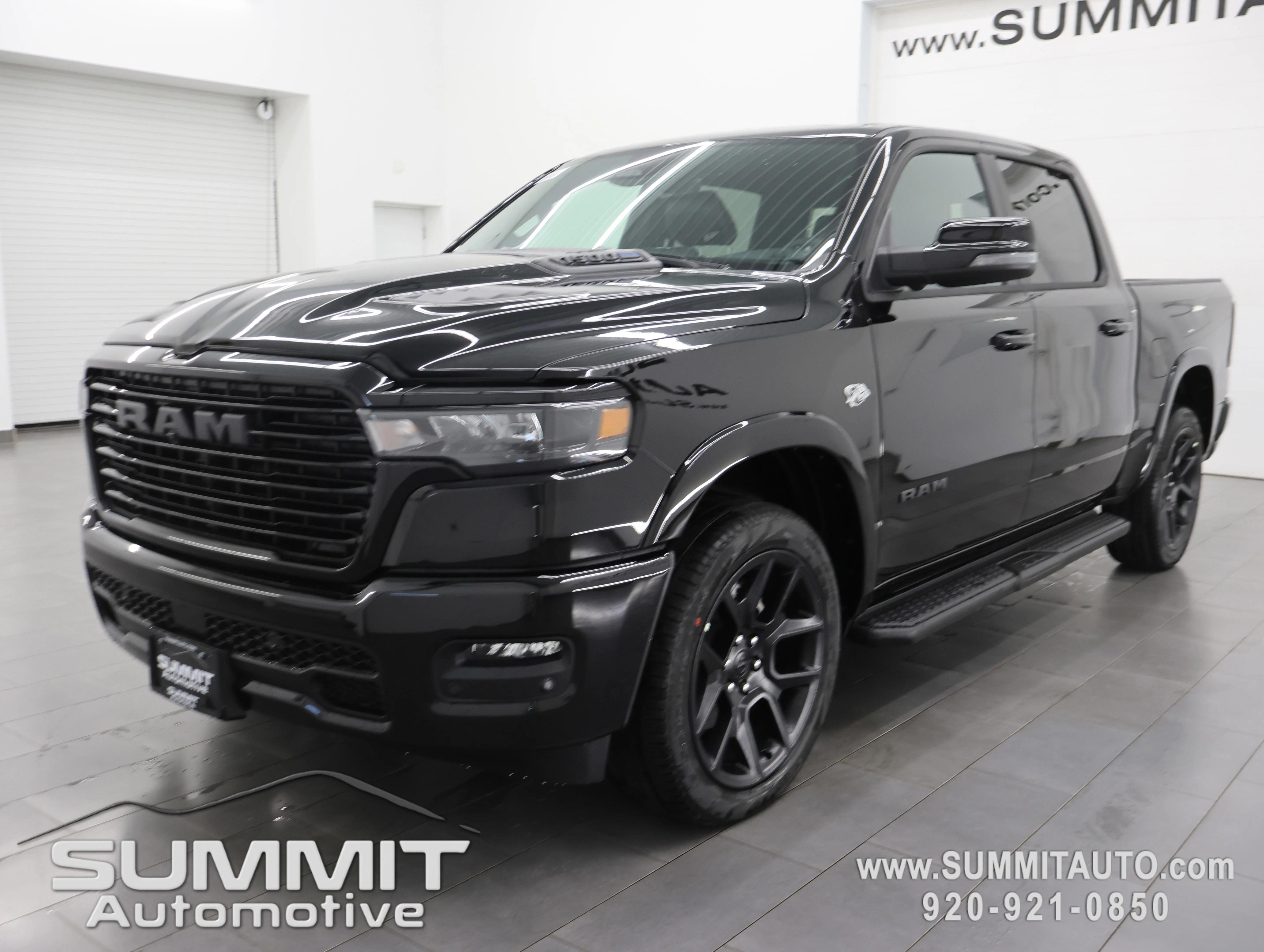 New 2026 Diamond Black Crystal Pearl-Coat Exterior Paint RAM Laramie image 8