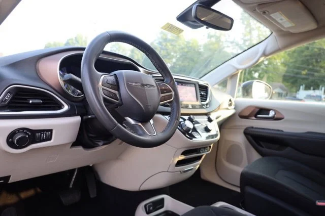 Used 2023 Black Chrysler LX image 22