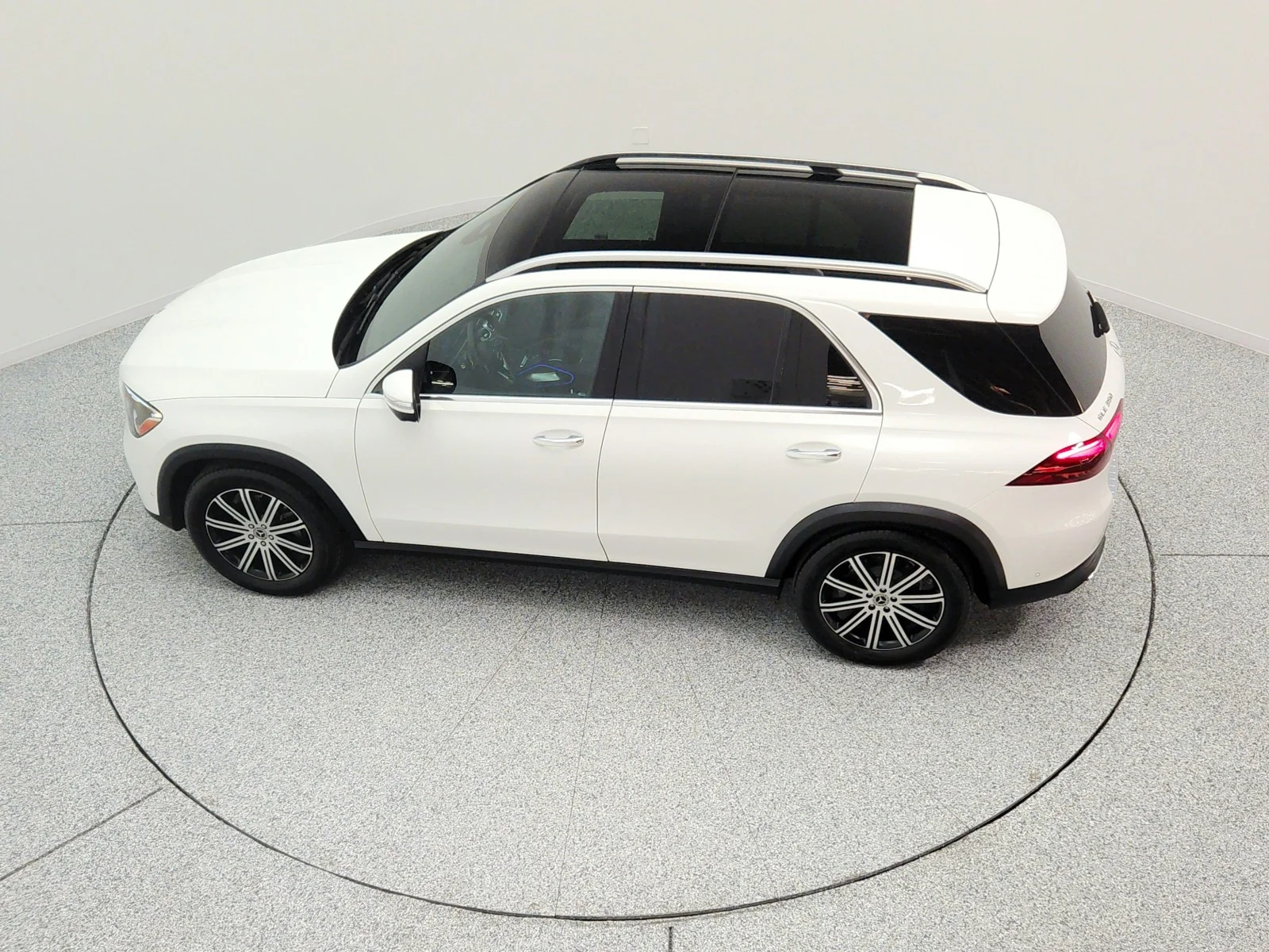 Certified Used 2024 Polar White Mercedes-Benz GLE 350 4MATIC® SUV image 30
