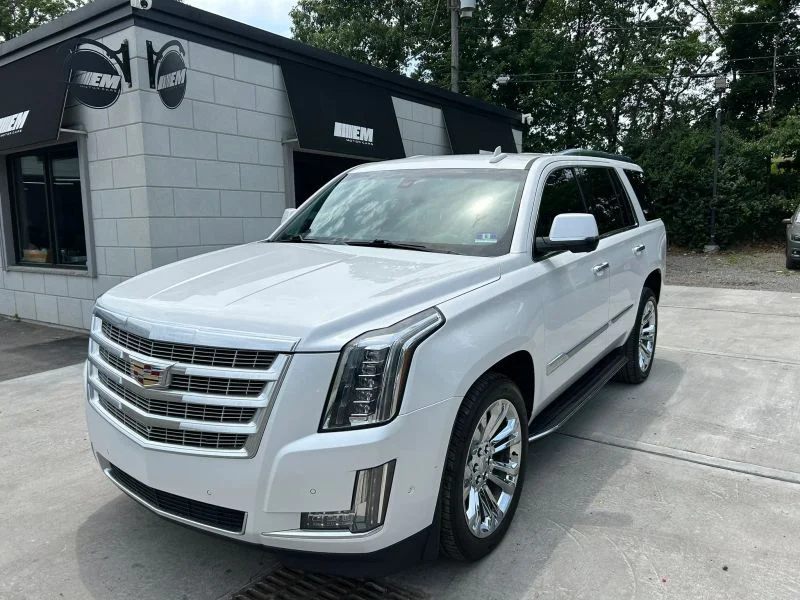 Used 2019 White Cadillac Sport Utility 4D image 62