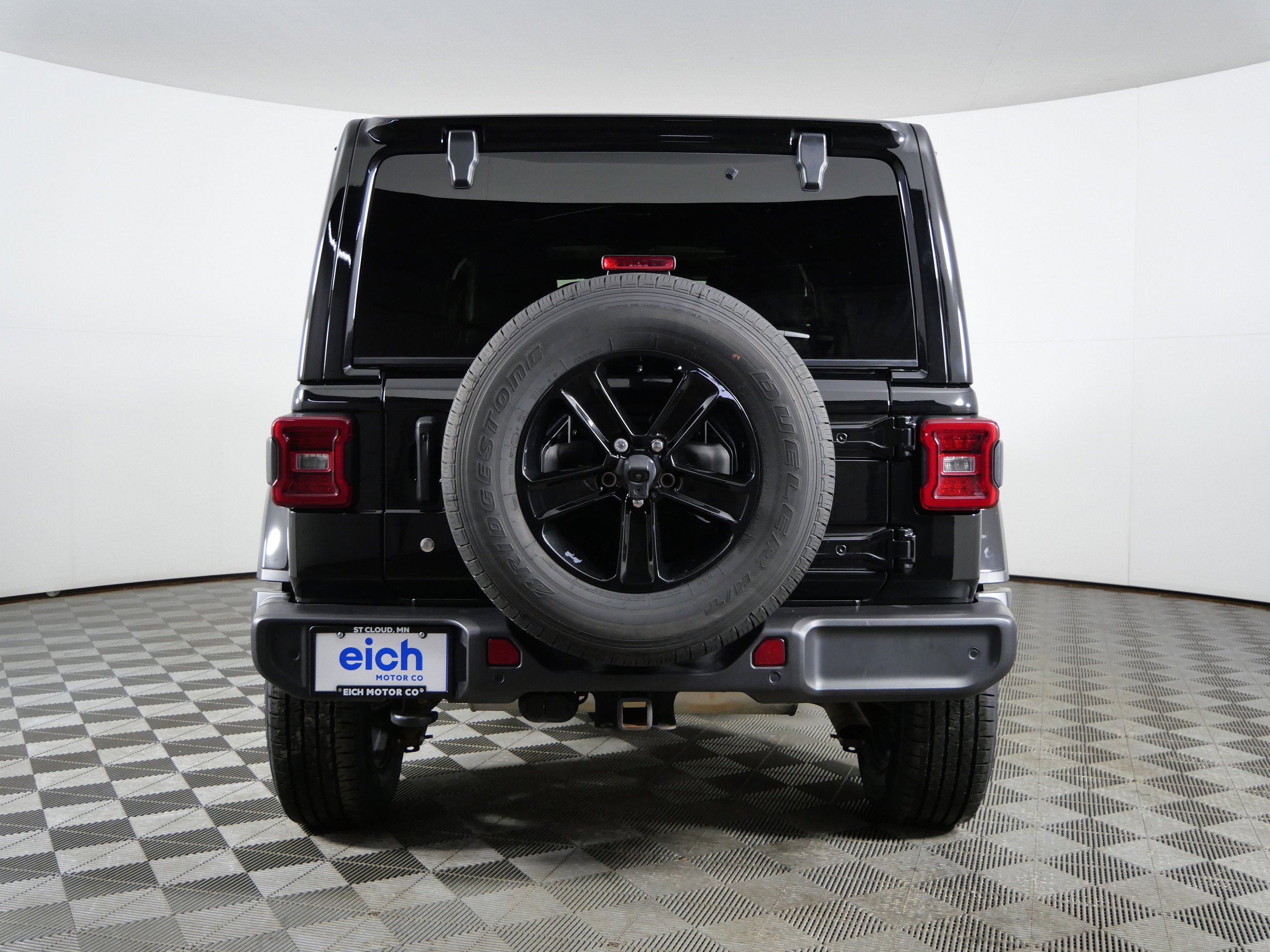 Used 2020 Black Clearcoat Jeep Sahara Altitude image 6