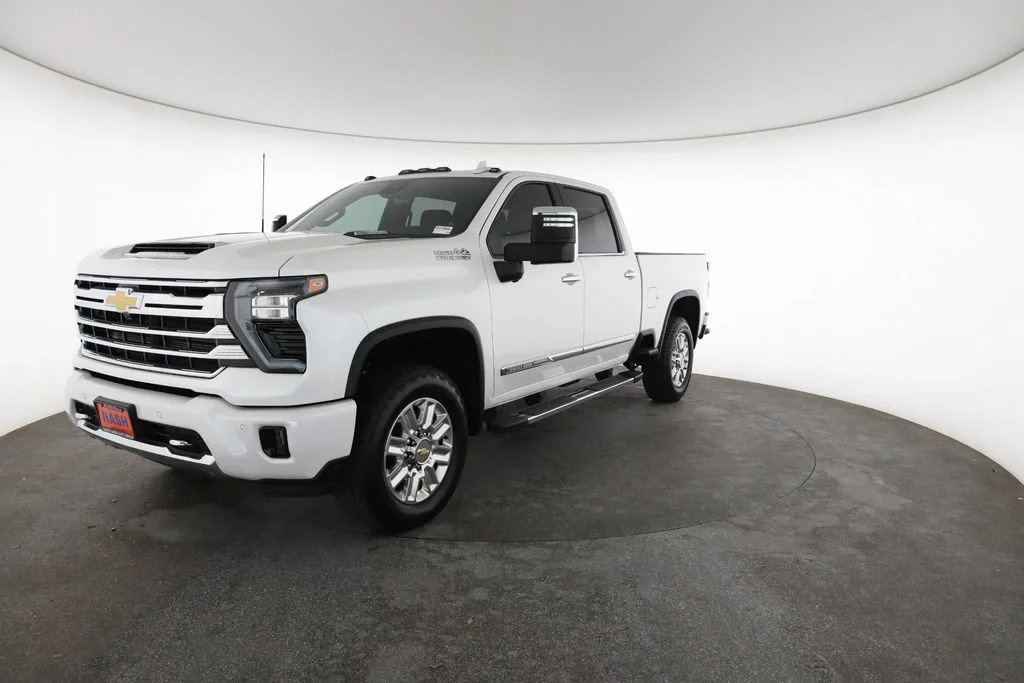 Certified Used 2025 Iridescent Pearl Tricoat Chevrolet High Country image 5