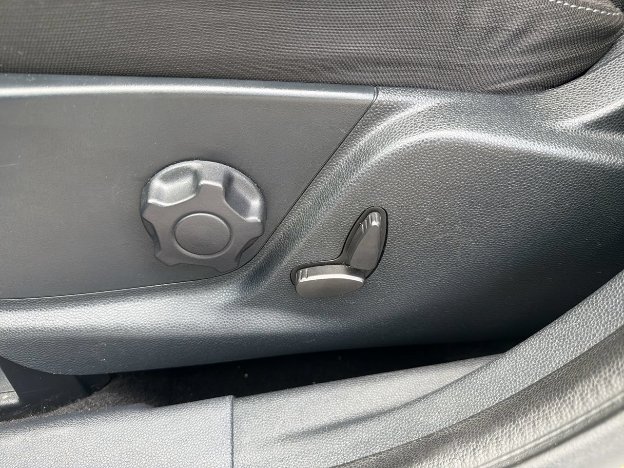 Used 2020 Blue Candy Ford SE image 19