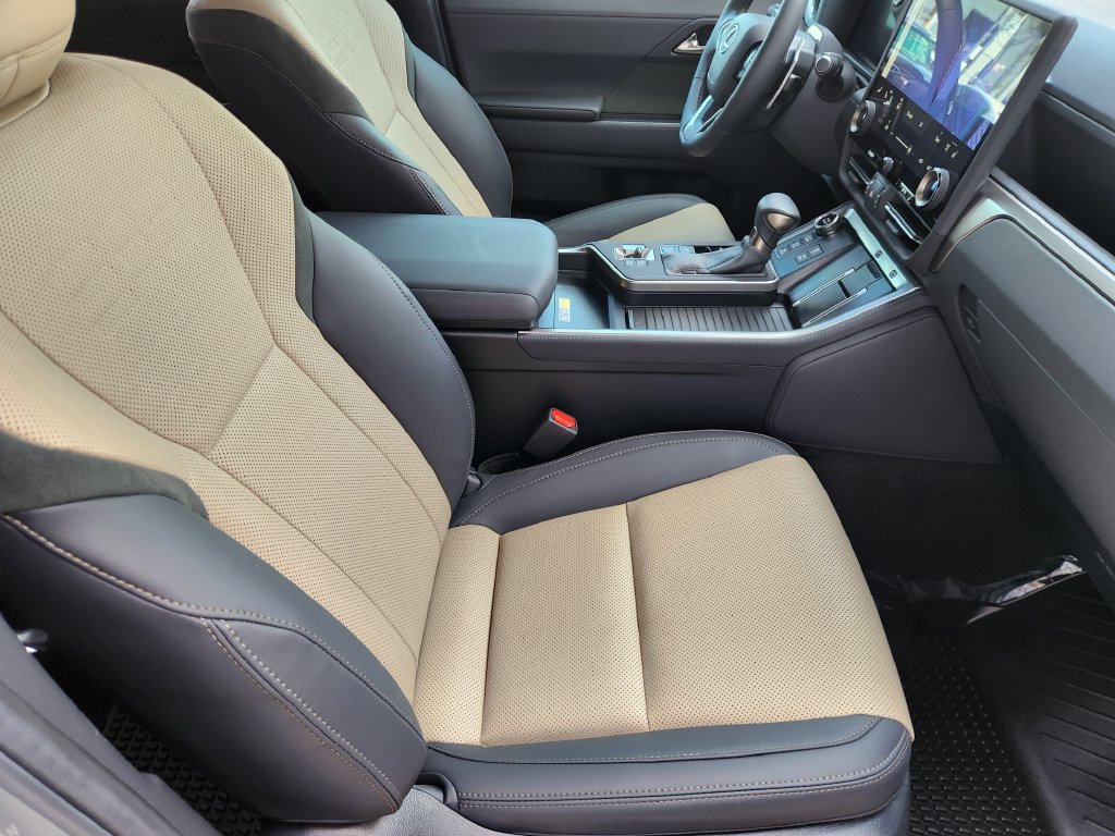 Certified Used 2025 Incognito Lexus 550 Overtrail image 14