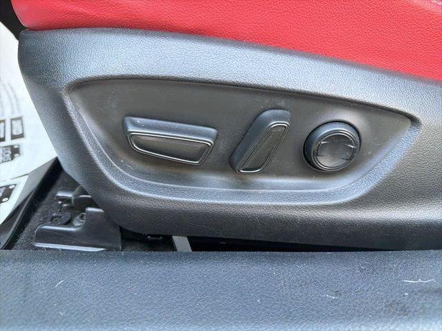 Certified Used 2021 MID BLK/WIND CHILL Toyota  image 28