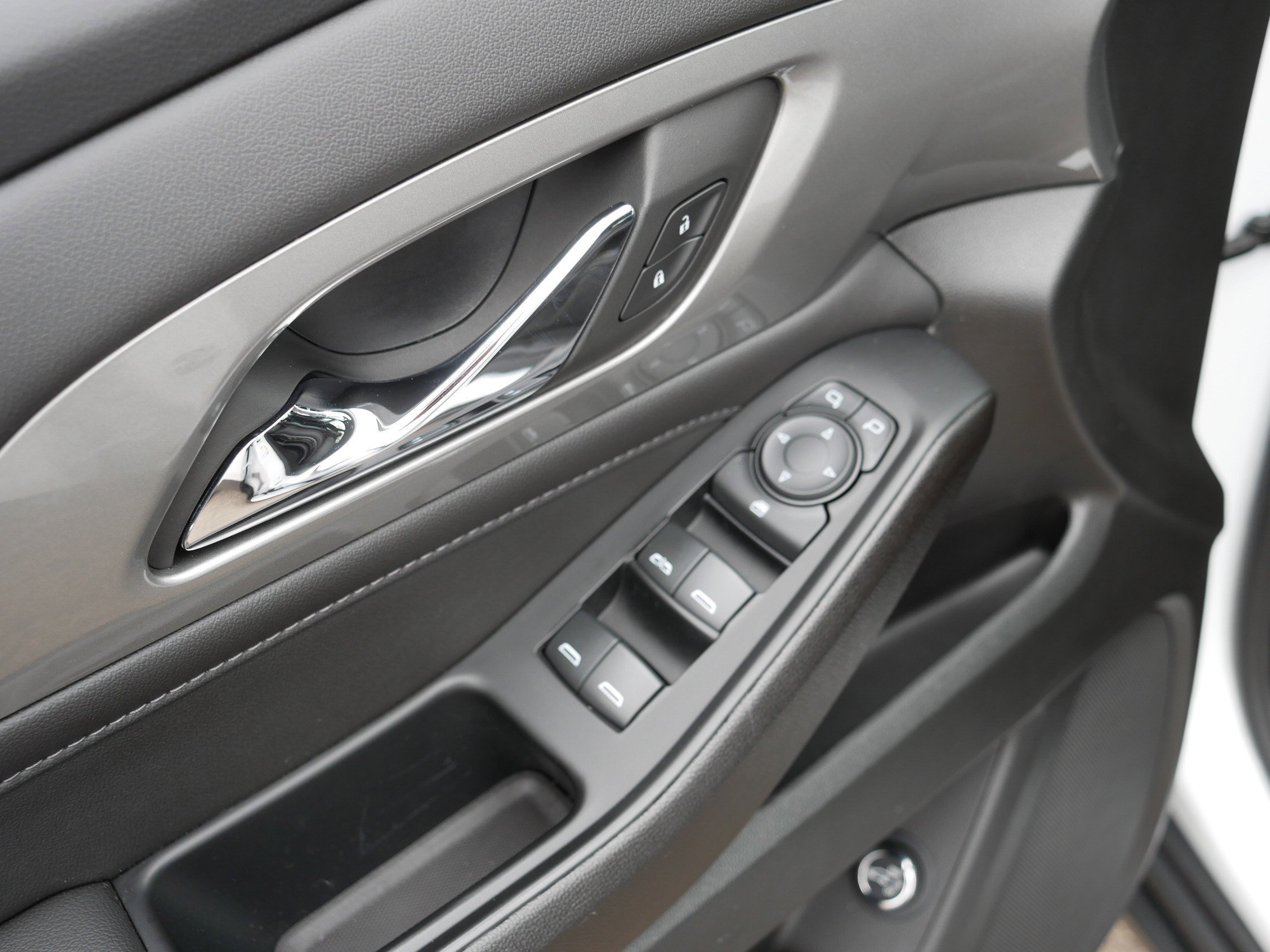 Used 2023 Summit White Chevrolet LT Cloth image 19