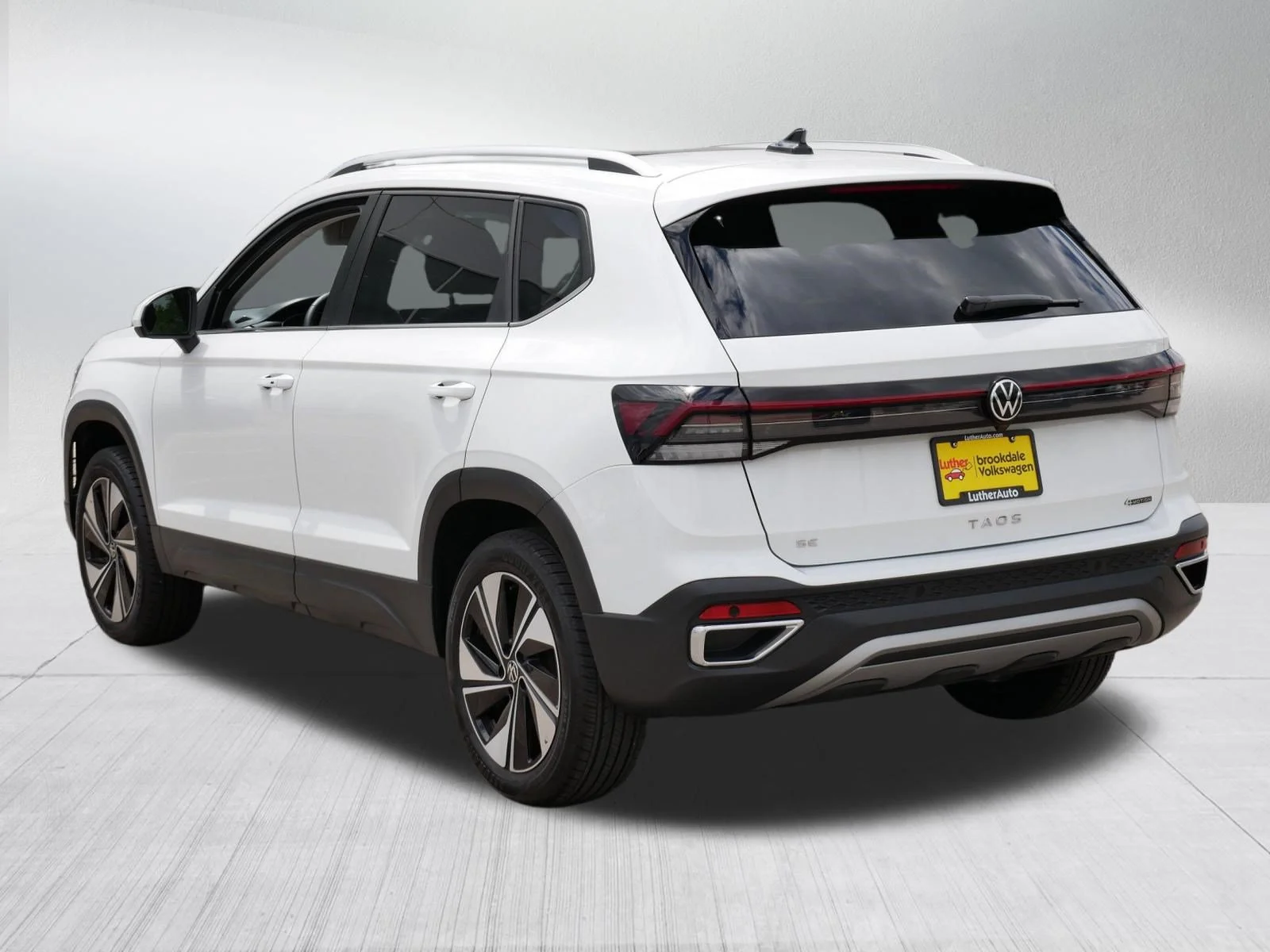 Certified Used 2025 Pure White Volkswagen SE image 5