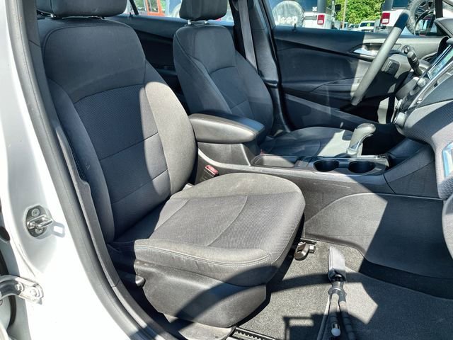 Used 2017 SUMMIT WHITE Chevrolet LT image 25