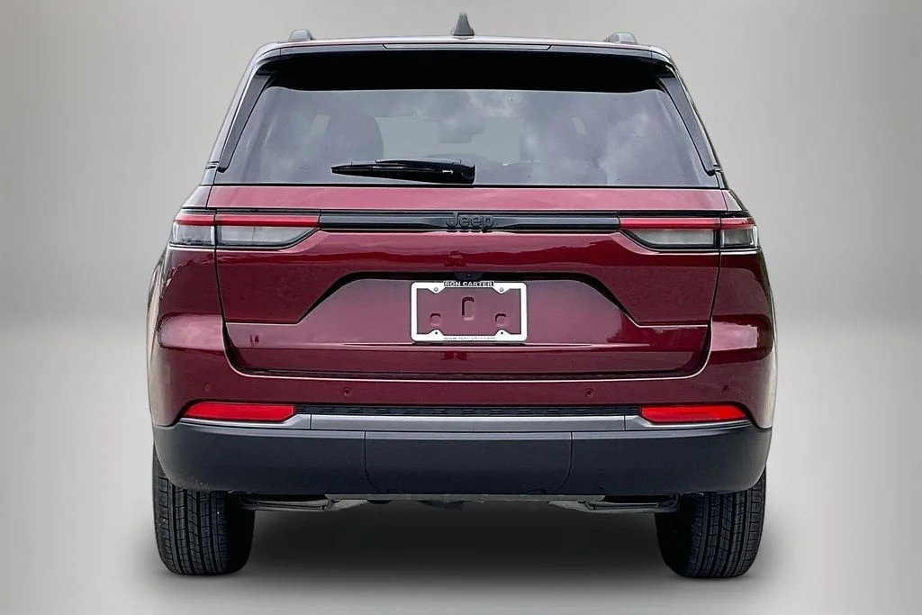 New 2026 Velvet Red Pearl-Coat Exterior Paint Jeep Altitude image 3