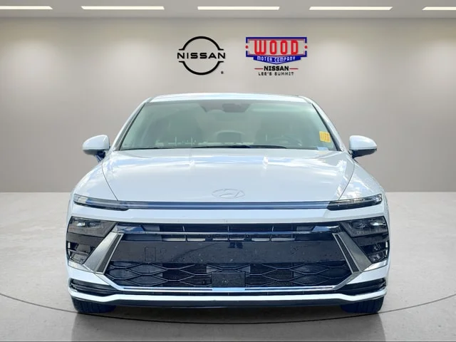 Used 2025 Serenity White Hyundai SEL image 6