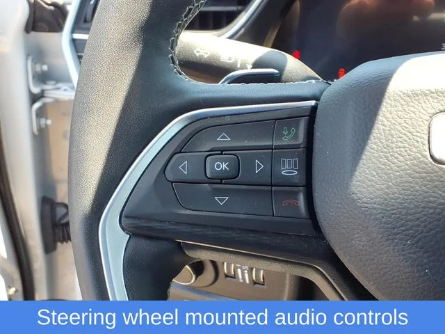 Used 2025 White Jeep Altitude image 13