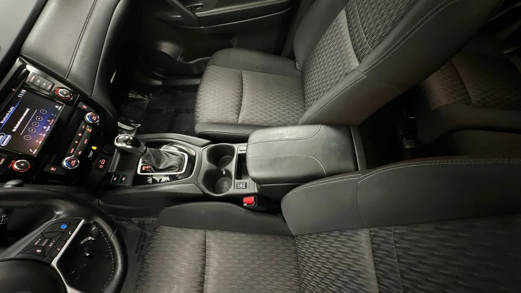 Used 2020 White Nissan SV image 16