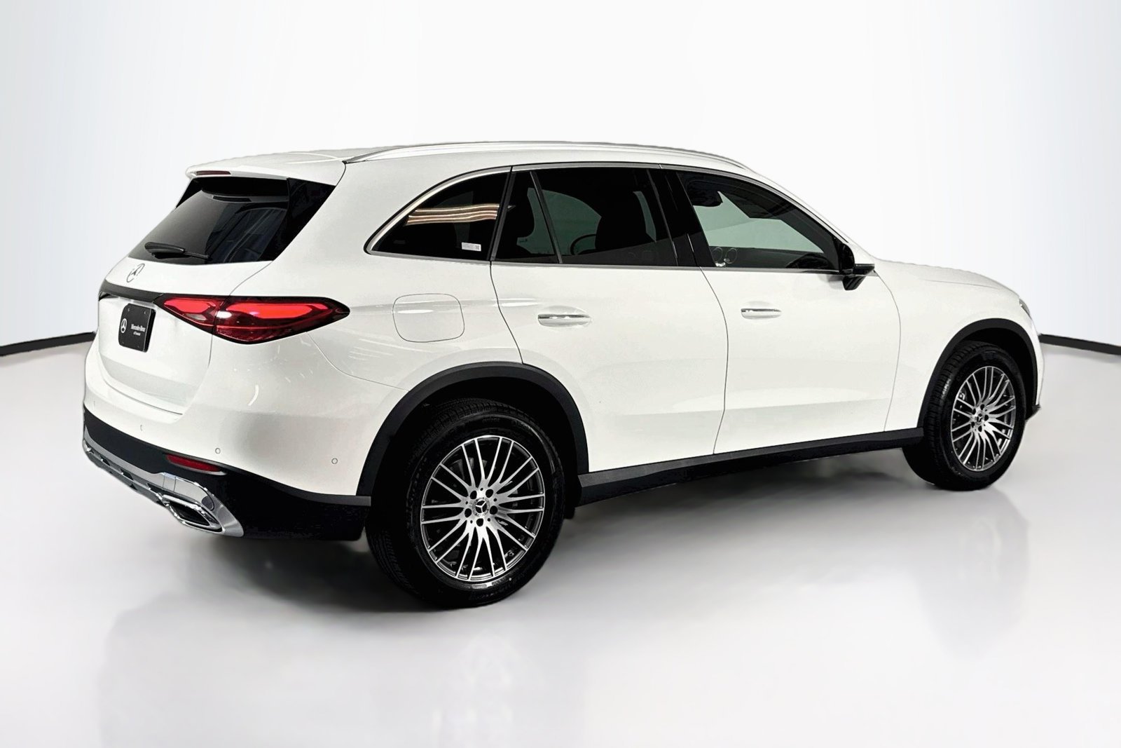 New 2027 Polar White Mercedes-Benz GLC 300 image 5