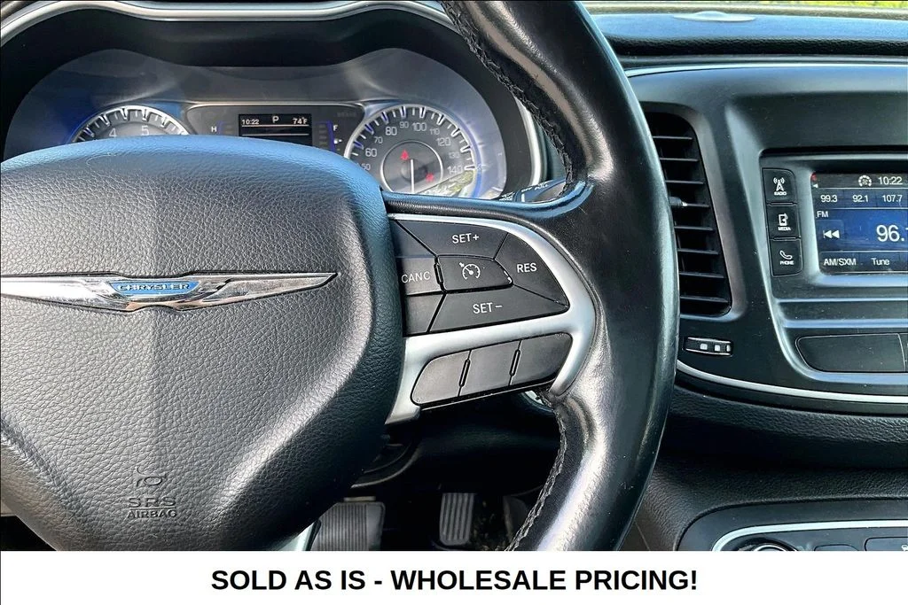 Used 2015  Chrysler Limited image 12