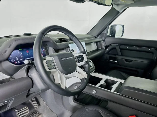 Used 2025 Black Land Rover S image 9