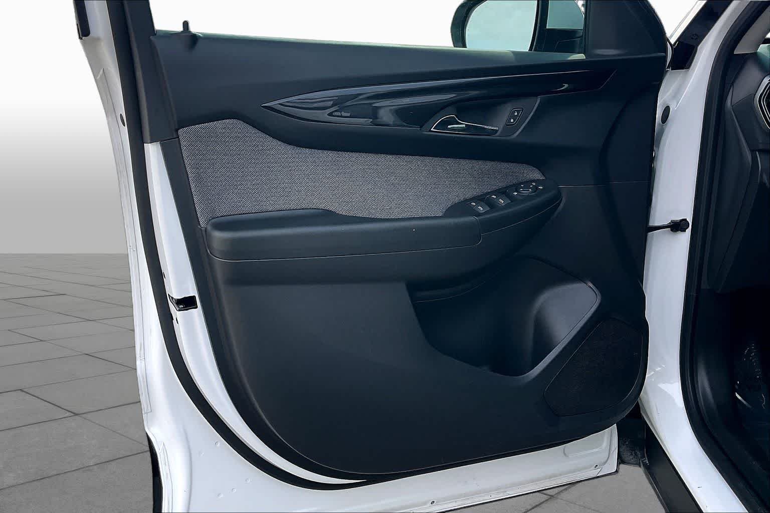 Used 2025 Summit White Chevrolet LT image 21