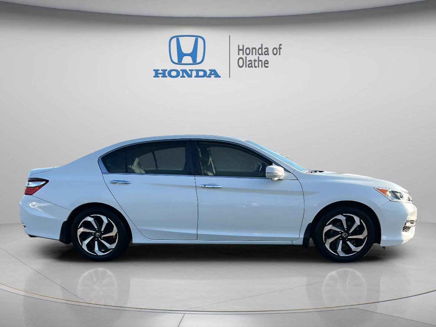 Certified 2017 Honda Accord EX-L with VIN 1HGCR2F88HA038806 for sale in Kansas City