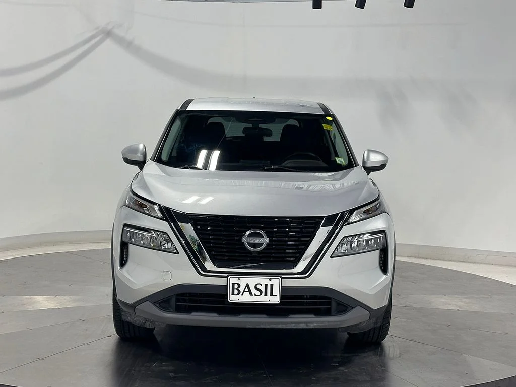 Used 2022 Silver Nissan SV image 9